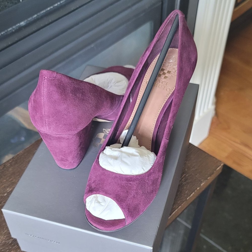 Vince Camuto Garnet Suede Shoe NIB